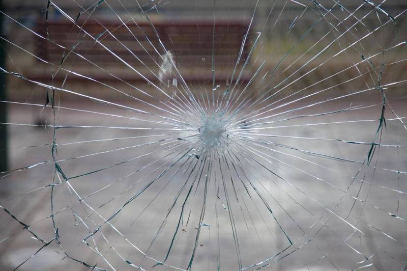 Le remplacement d'une vitre brisée est-il à la charge du locataire ou du propriétaire ?